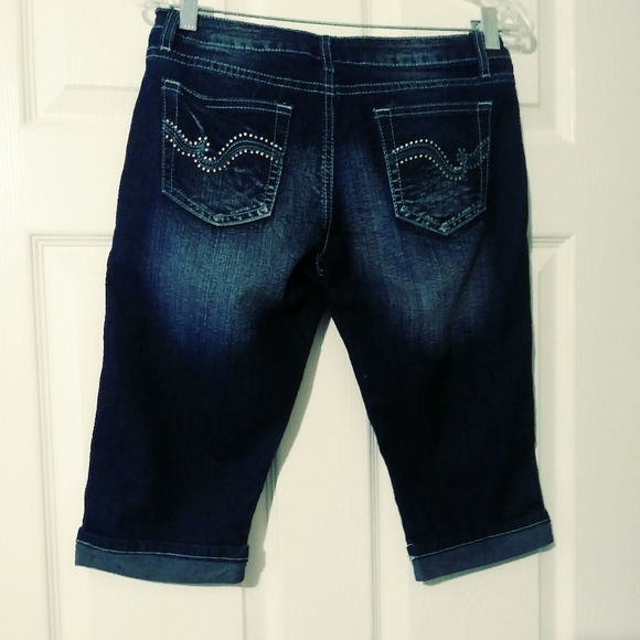 💝VIP DISTRESSED LADY JEAN SHORTS🎠 - Picture 2 of 8